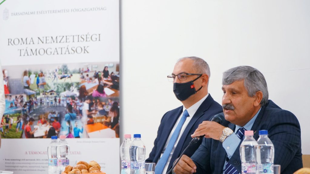 Sztojka Attila, a Társadalmi Esélyteremtési Főigazgatóság /TEF/ főigazgatója pécsi sajtótájékoztatóján