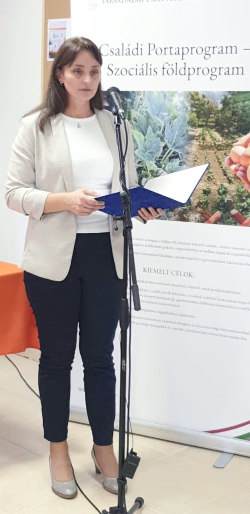 A Szabolcs-Szatmár-Bereg megyei Milotán tartott sajtótájékoztatón Langerné Victor Katalin 2